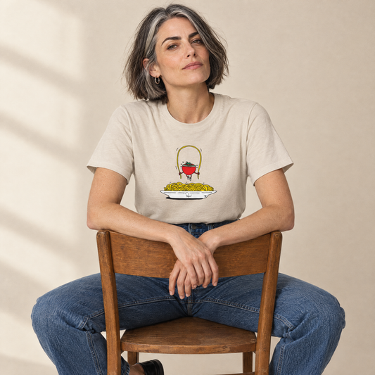 T-shirt Il Pomodoro Gigi di Papaco indossata da una modella con jeans